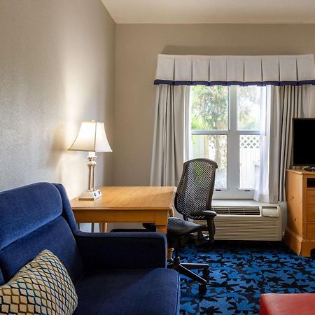 Hampton Inn & Suites Jacksonville Deerwood Park Bagian luar foto