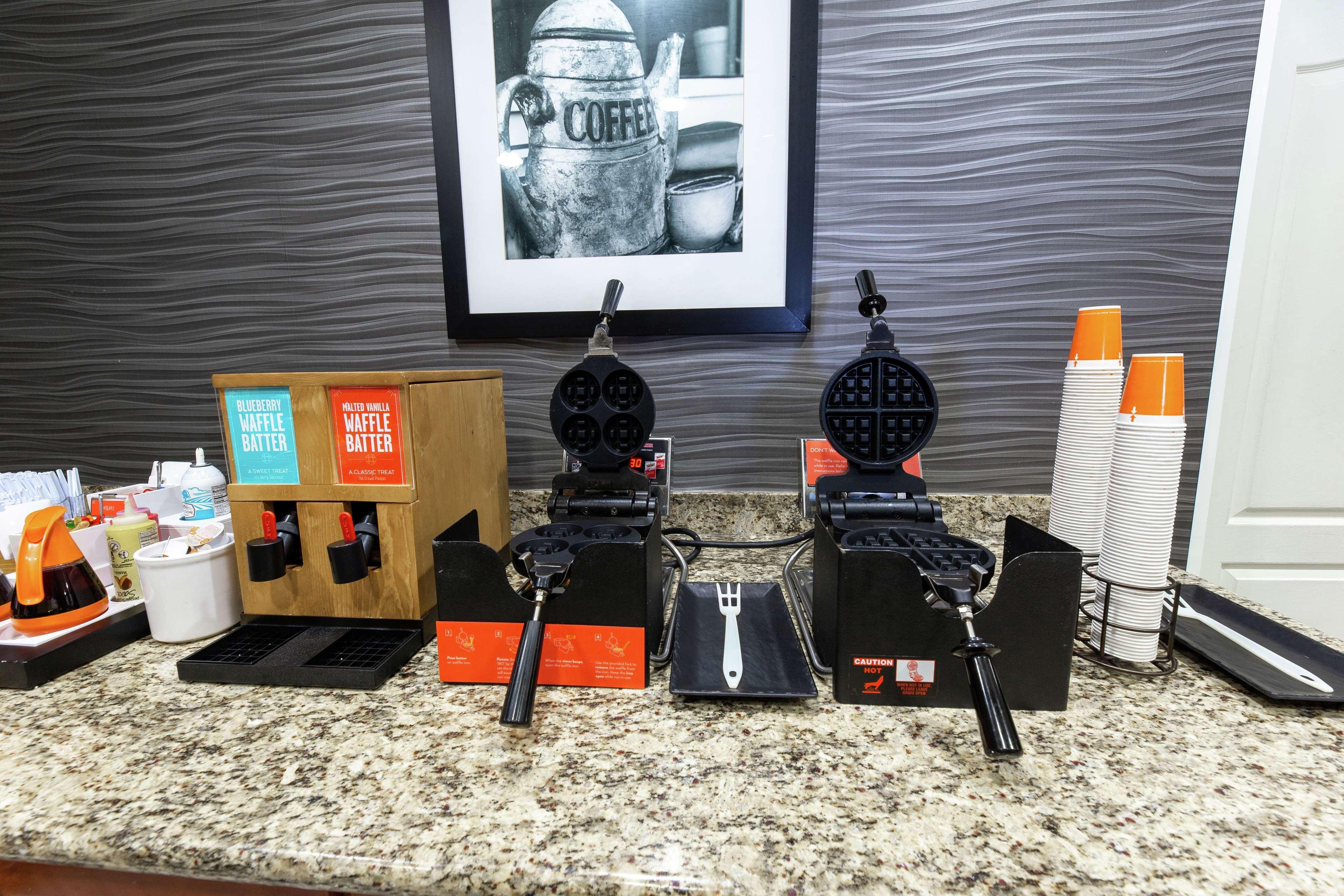 Hampton Inn & Suites Jacksonville Deerwood Park Bagian luar foto