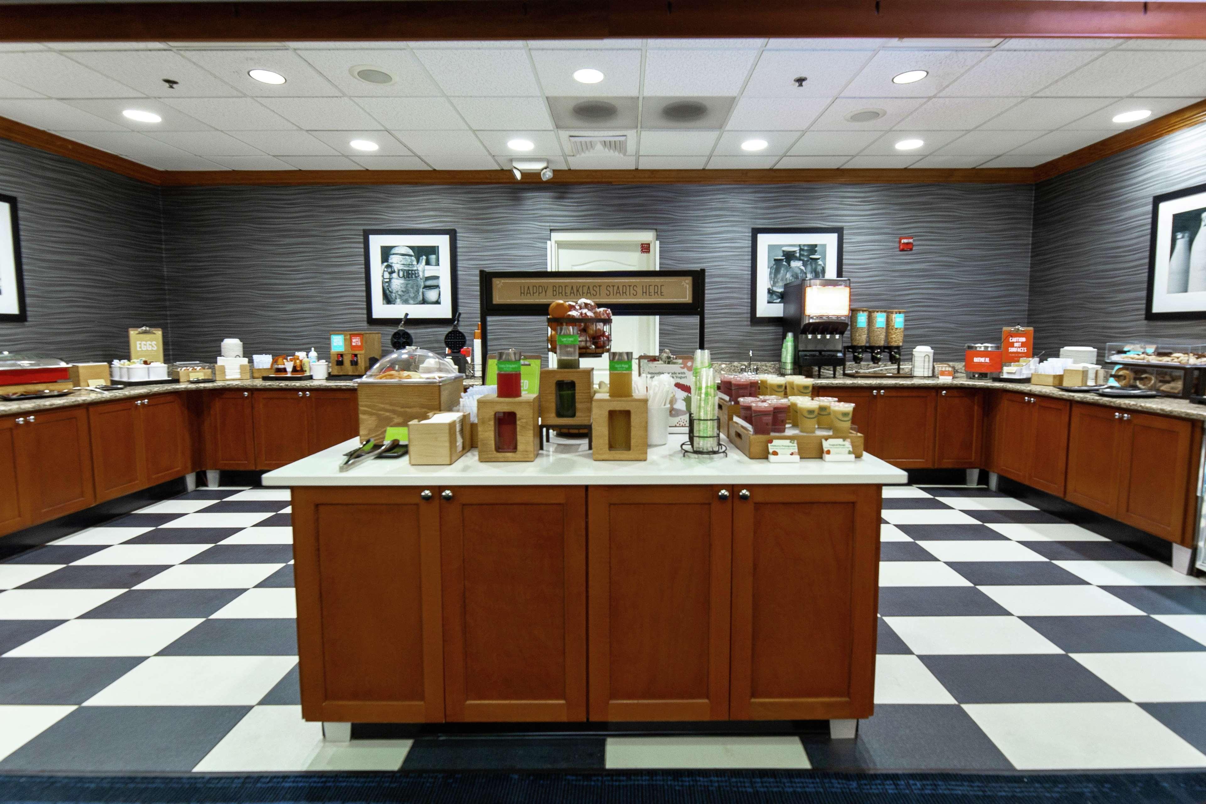 Hampton Inn & Suites Jacksonville Deerwood Park Bagian luar foto