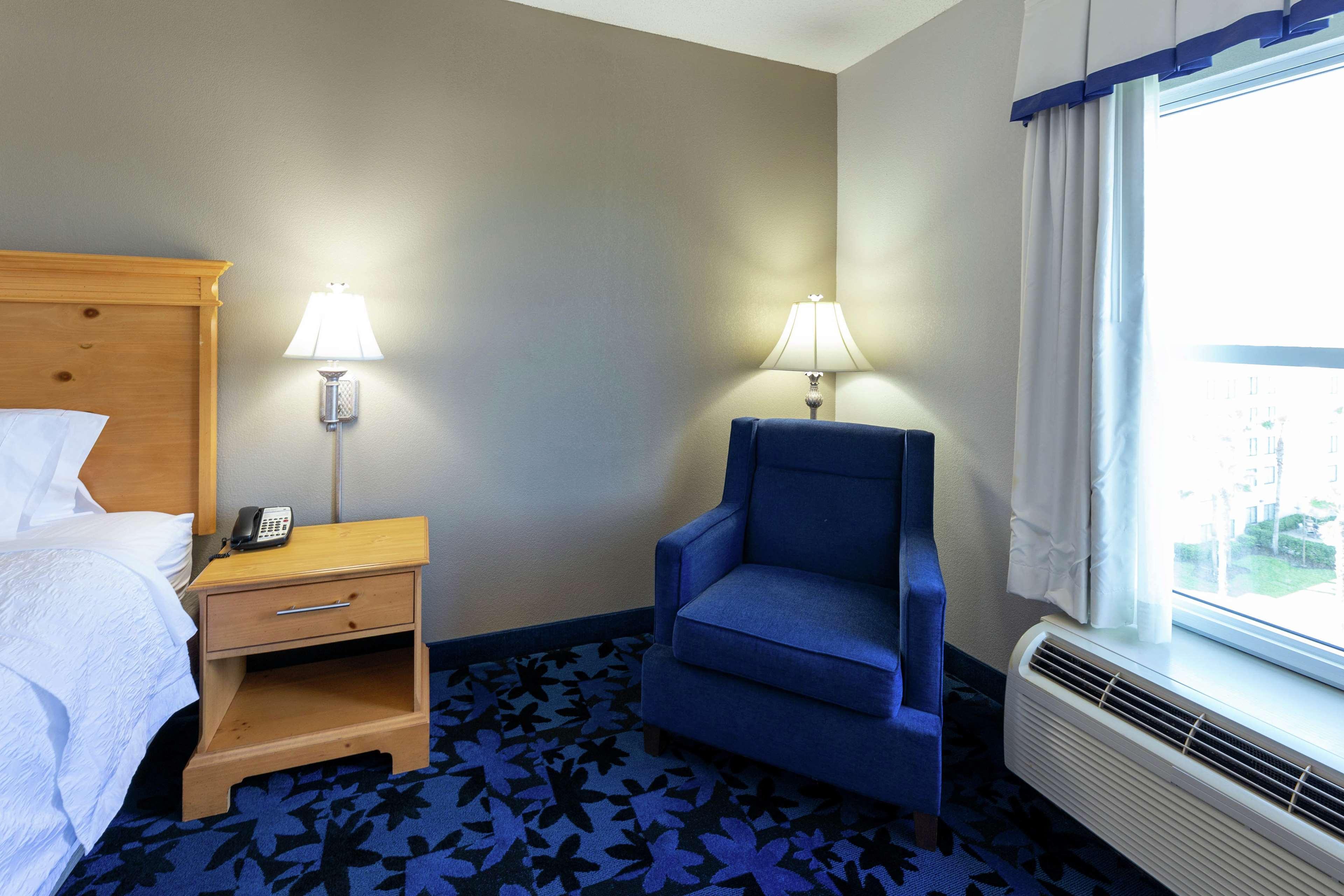 Hampton Inn & Suites Jacksonville Deerwood Park Bagian luar foto