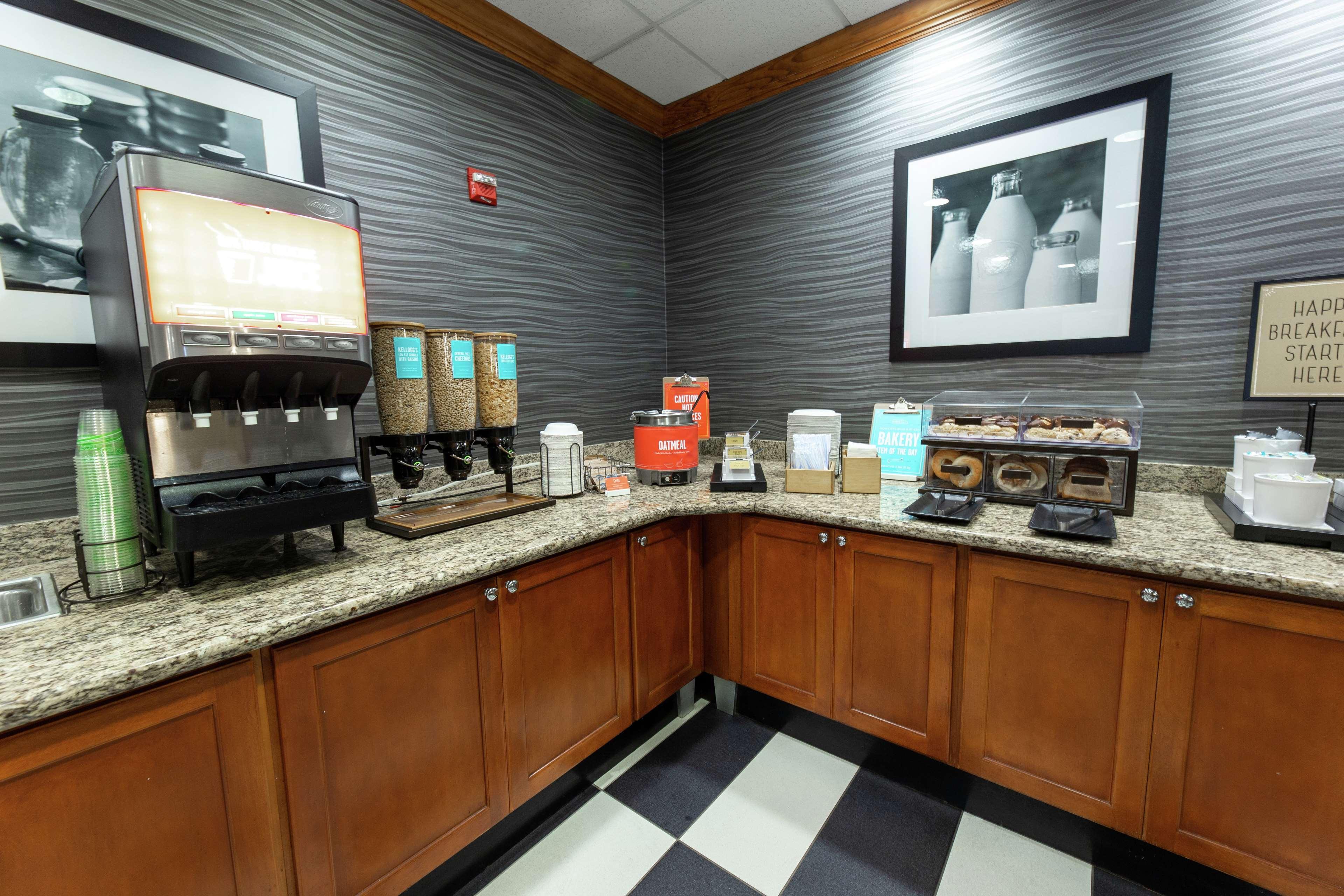 Hampton Inn & Suites Jacksonville Deerwood Park Bagian luar foto