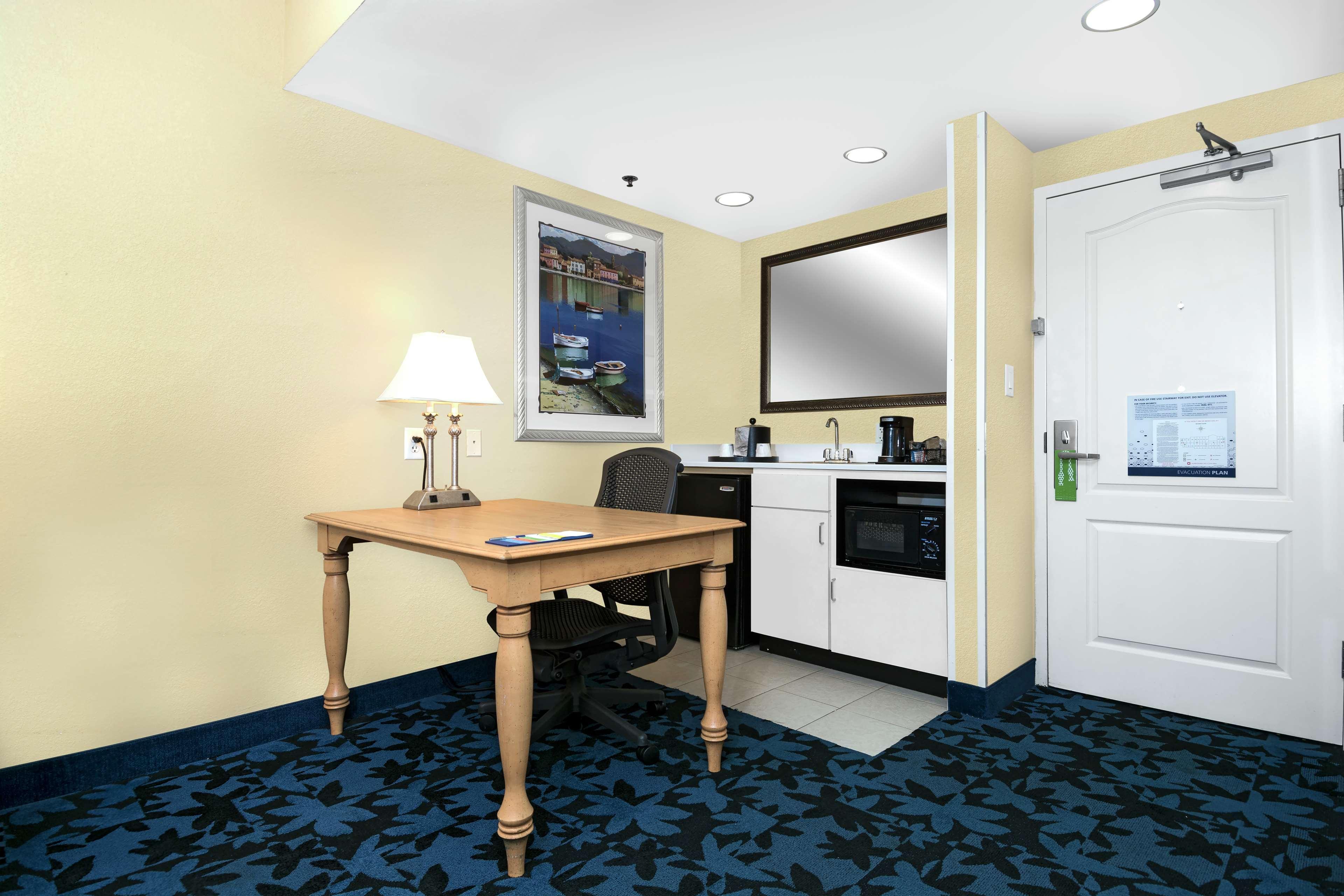 Hampton Inn & Suites Jacksonville Deerwood Park Bagian luar foto
