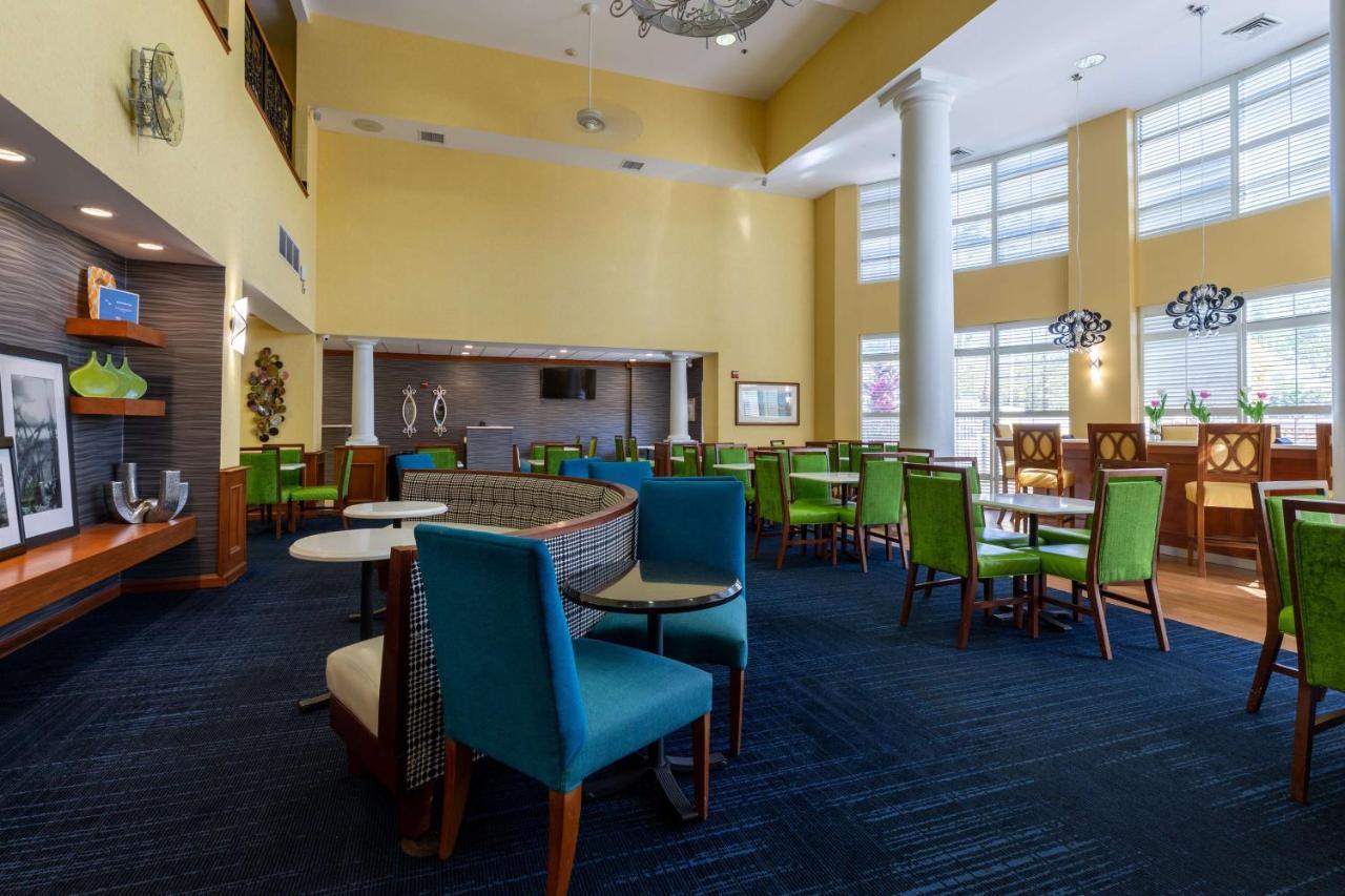 Hampton Inn & Suites Jacksonville Deerwood Park Bagian luar foto