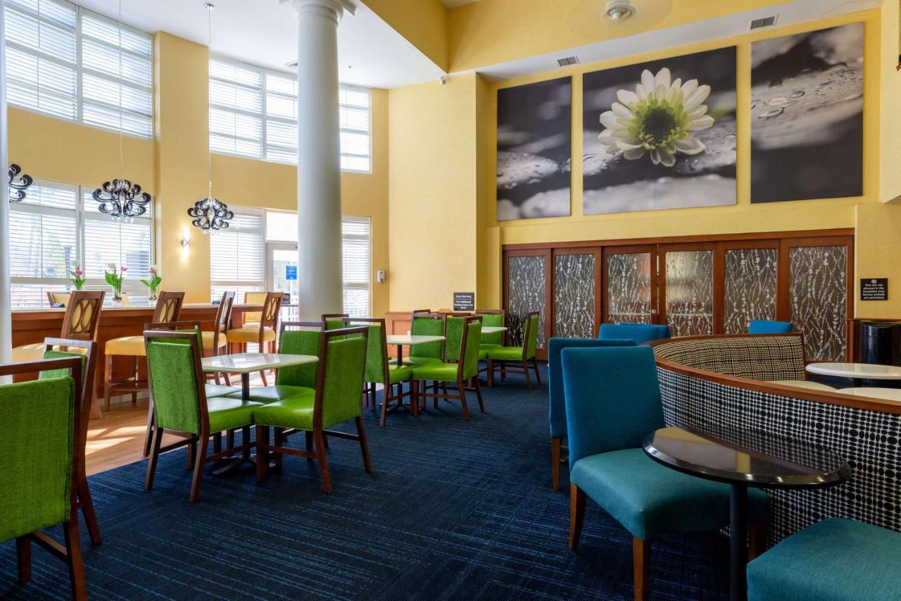 Hampton Inn & Suites Jacksonville Deerwood Park Bagian luar foto