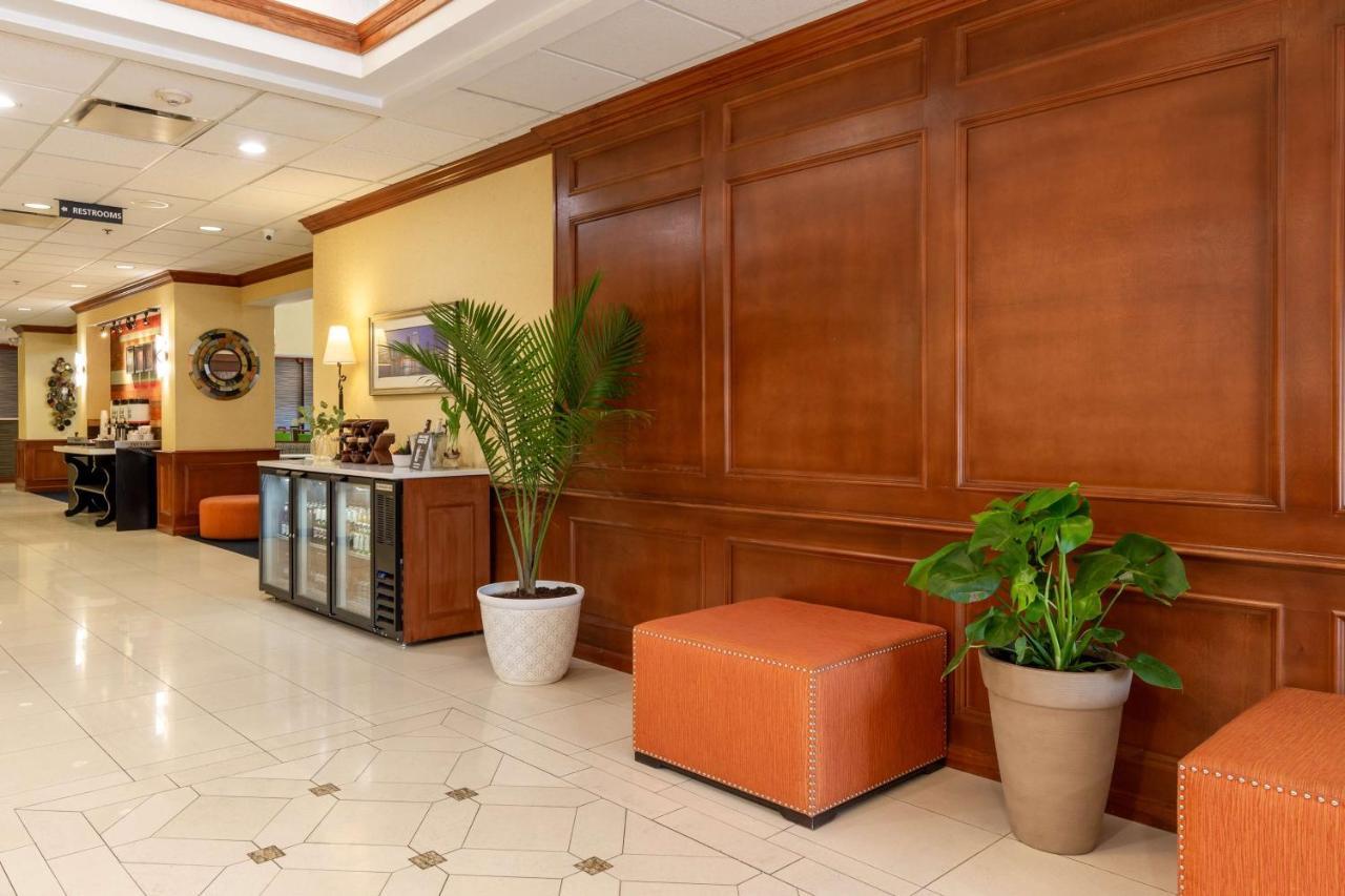 Hampton Inn & Suites Jacksonville Deerwood Park Bagian luar foto
