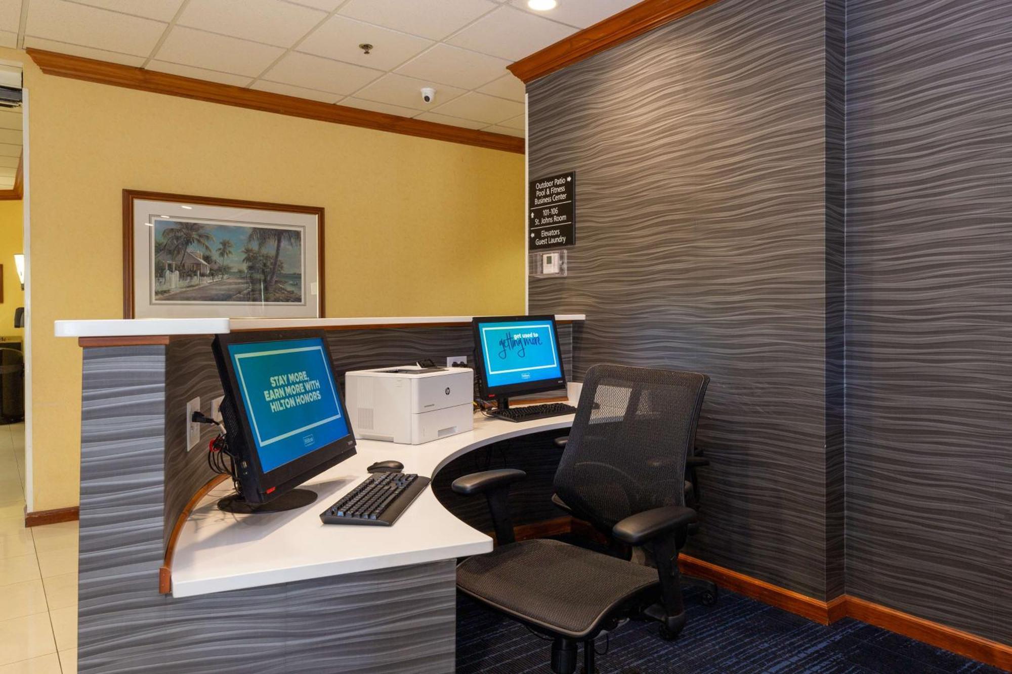 Hampton Inn & Suites Jacksonville Deerwood Park Bagian luar foto