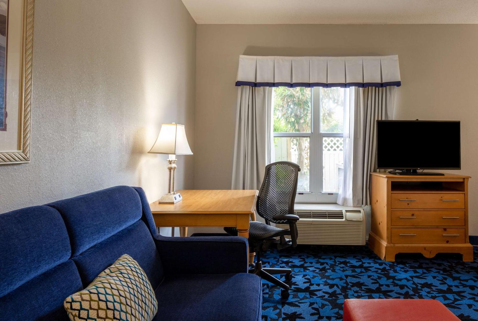 Hampton Inn & Suites Jacksonville Deerwood Park Bagian luar foto