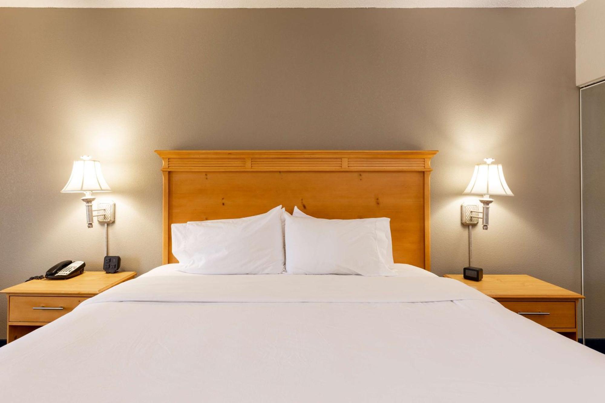 Hampton Inn & Suites Jacksonville Deerwood Park Bagian luar foto
