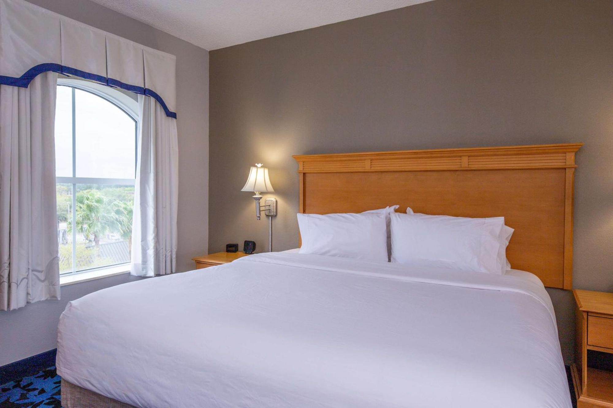 Hampton Inn & Suites Jacksonville Deerwood Park Bagian luar foto